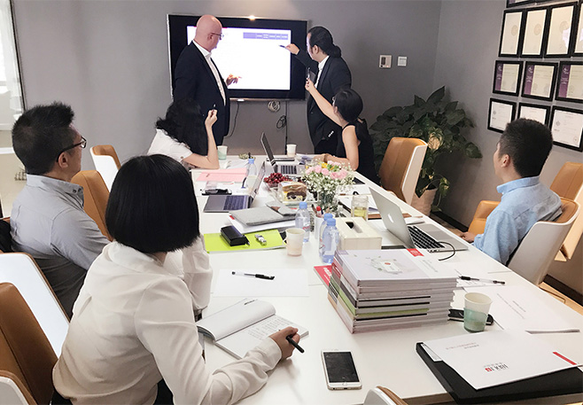 6新聞-09法國POY公司總裁Philippe-到訪李華清設計_10