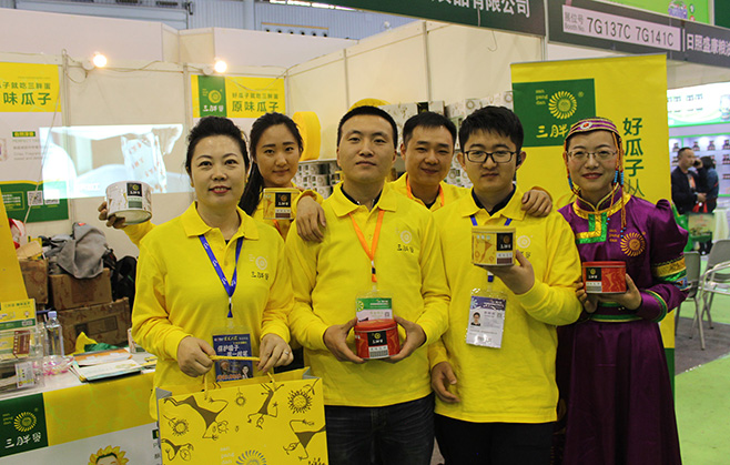 6新聞-12李華清先生出席李華清設(shè)計(jì)與三胖蛋年度戰(zhàn)略合作啟動(dòng)儀式新聞_03-07