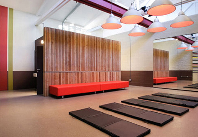 6新聞-16法國設(shè)計公司到訪李華清_03-08